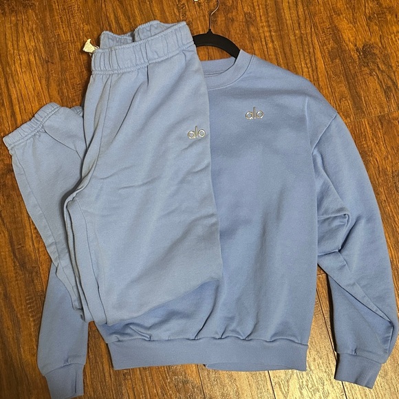ALO Yoga Pants - ALO Yoga blue Sweatshirt and Joggers
